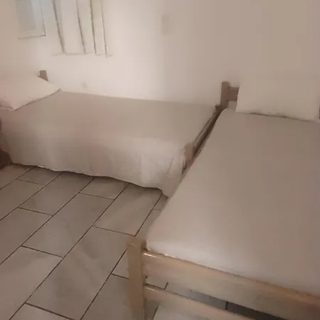 Ξενοδοχείο με διαμερίσματα Polemis Αγία Άννα