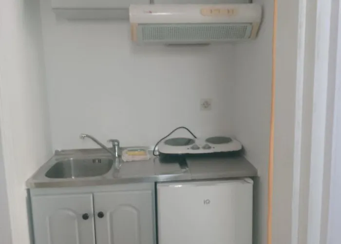 Polemis Апарт-отель