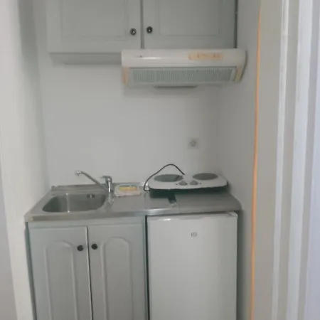 Polemis Lägenhetshotell