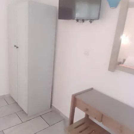 Polemis 公寓式酒店